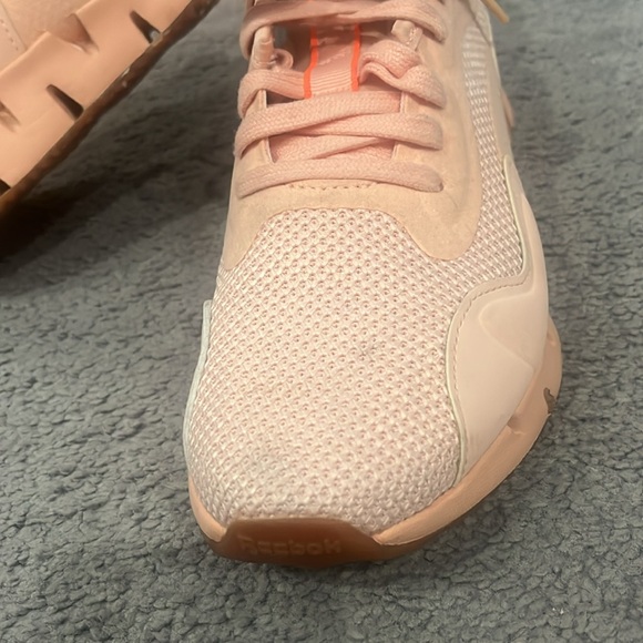 Peach 🍑 Reeboks - Picture 4 of 8